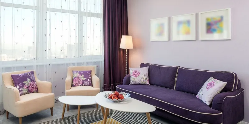 En busca de la perfecta combinación de lila y blanco